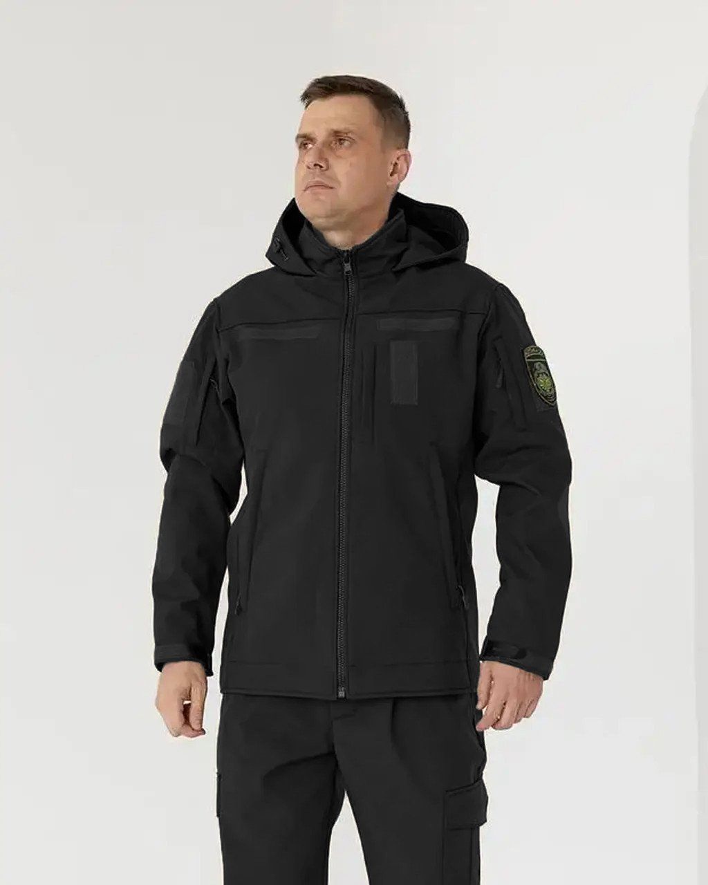 Чоловіча утеплена куртка чорна на флісі з капюшоном, Softshell (курткаТС_софтш_фліс_ч_46)