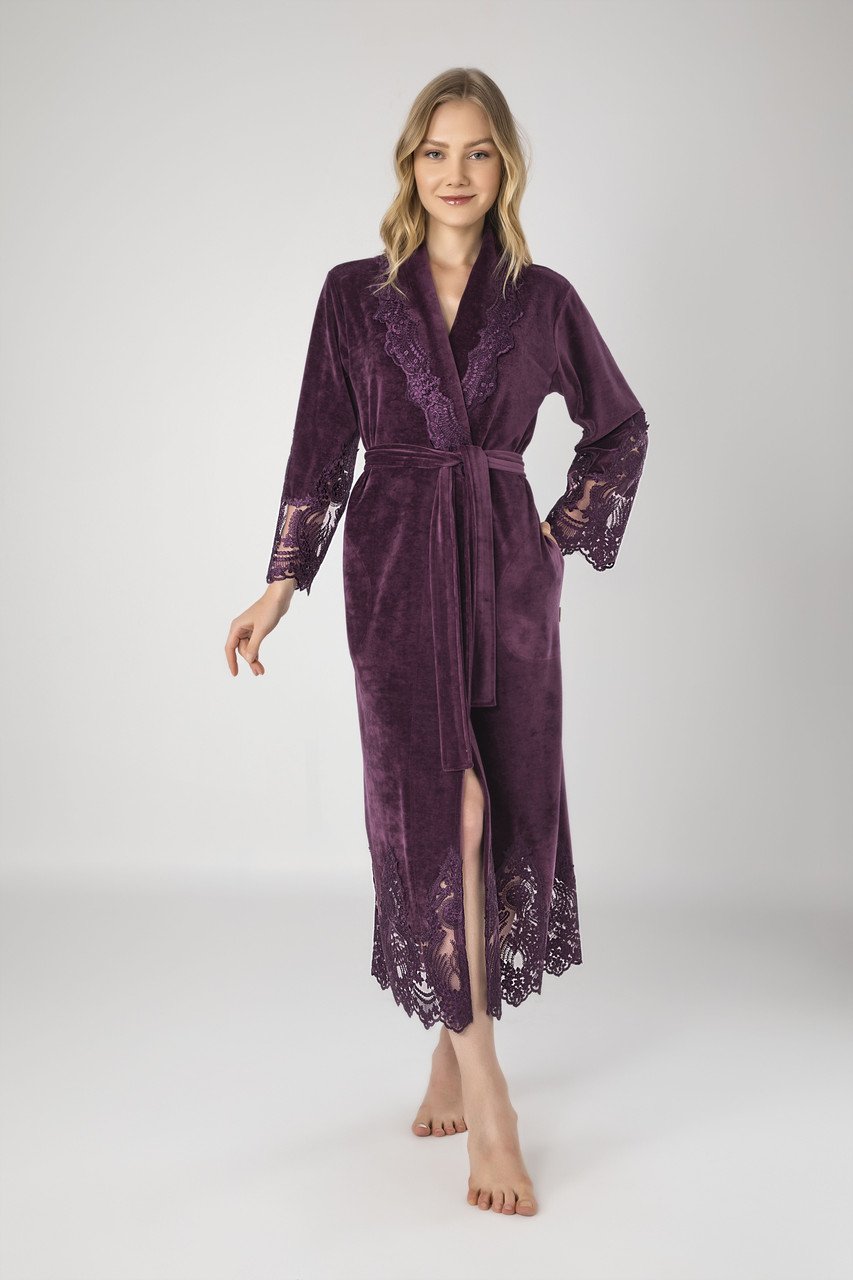 Жіночий халат Nusa 0383 довгий, велюровий з мереживом, фіолетовий M