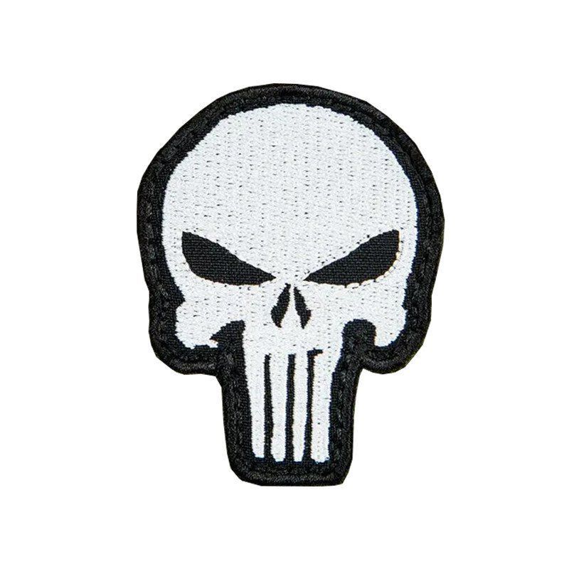 Шеврон патч черепа карателя Панишер (Punisher) на липучке, черно-белый, черно-карсный и др. Размер 70х52 мм (Ш череп Панишер белый)